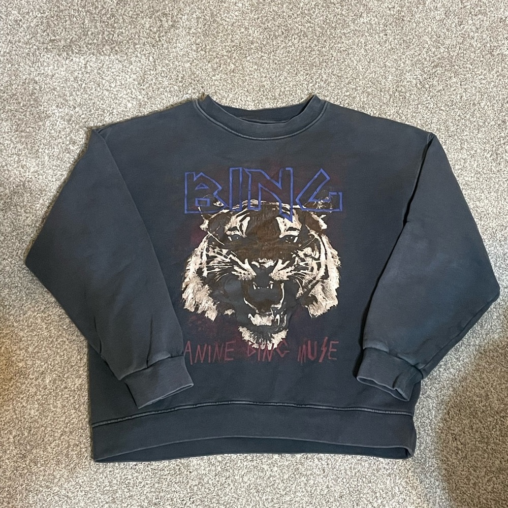 Vintage-Style Black Graphic Tiger Sweatshirt